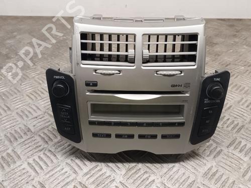 Used Radio TOYOTA YARIS (_P9_) 1.0 VVT-i (KSP90_, KSP90R) (69 hp) 29681796