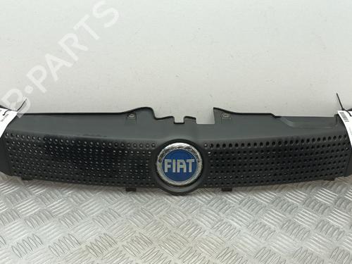 Used Grille FIAT PANDA (169_) 1.1 (169.AXA1A) (54 hp) 29652314