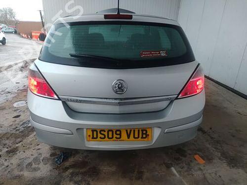 Air filter box VAUXHALL ASTRA Mk V (H) (A04) 1.6 (L48) | BP31302954M87