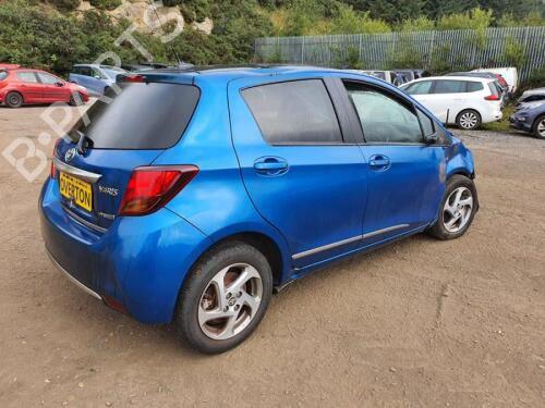 Używane Zacisk hamulca tylnego prawego TOYOTA YARIS (_P13_) 1.5 Hybrid (NHP130_, NHP130) (101 hp) 29655216