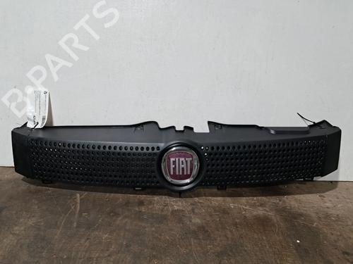 Used Grille FIAT PANDA (169_) 1.1 (169.AXA1A) (54 hp) 29666552