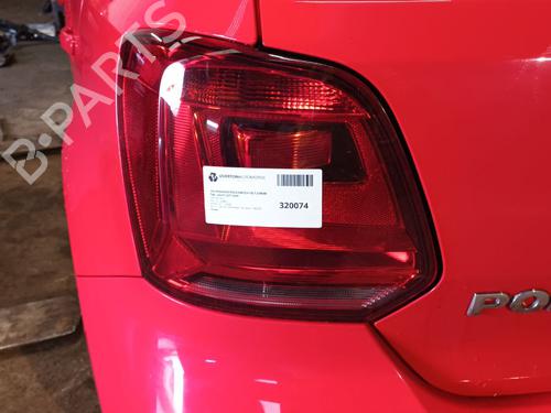 Venstre baglygte VW POLO V (6R1, 6C1) 1.2 TSI 16V (90 hp) 29654443