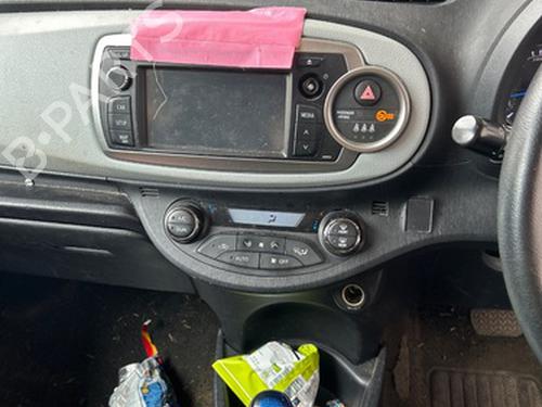 Stoel rechts voor TOYOTA YARIS (_P13_) 1.5 Hybrid (NHP130_, NHP130) | BP30292068C16