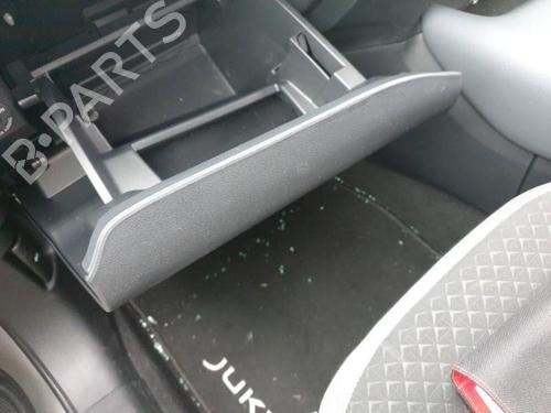 Used Glove box NISSAN JUKE (F16_) DIG-T 117 (117 hp) 29648588
