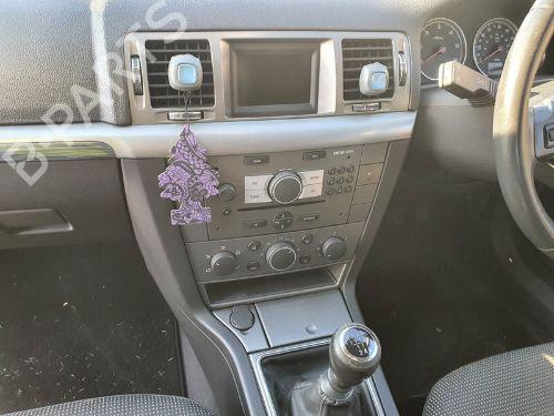 Radio VAUXHALL VECTRA Mk II (C) Estate (Z02) 1.9 CDTI 16V | BP29657641E6 