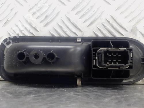 Used Right front window switch RENAULT CLIO III Grandtour (KR0/1_) 1.5 dCi (KR0G) (68 hp) 23055180