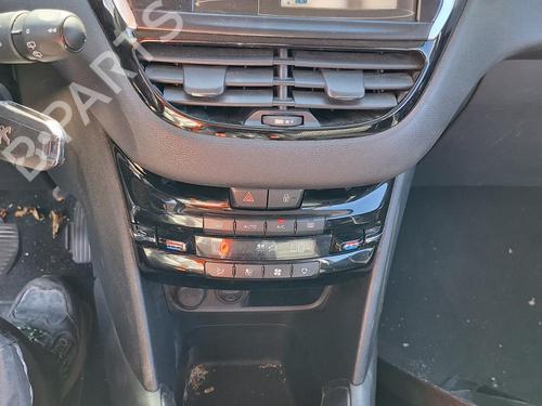 Interior roof light PEUGEOT 208 I (CA_, CC_) 1.6 HDi | BP29863252I8