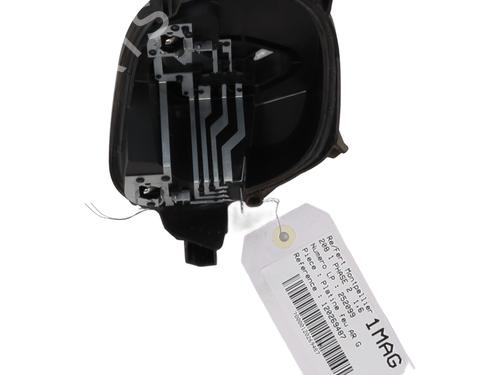 Used Lamp holder PEUGEOT 208 I (CA_, CC_) 1.6 HDi / BlueHDi 75 (75 hp) 32087010