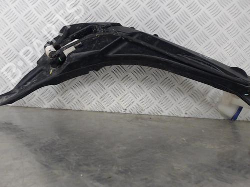 Windscreen washer tank PEUGEOT 308 II (LB_, LP_, LW_, LH_, L3_) 1.5 BlueHDi 130 | BP23057752C113