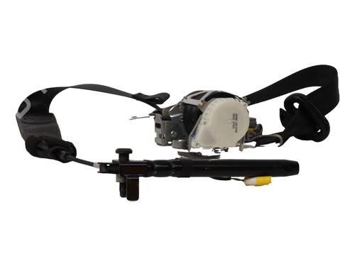 Used Front right seatbelt FIAT 500L (351_, 352_) 0.9 (199LYC1B) (105 hp) 32681631