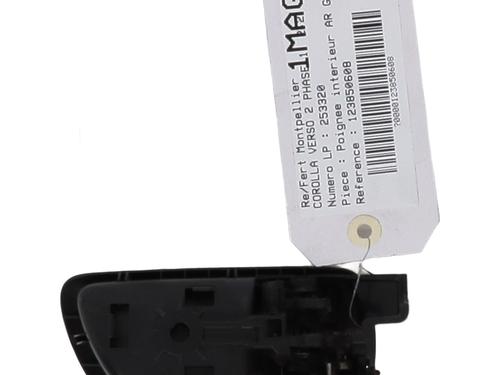 Venstre bagtil invendig håndtag Venstre bagtil invendig håndtag TOYOTA COROLLA Verso (ZER_, ZZE12_, R1_) 2.2 D-4D (AUR10_, AUR10R) (136 hp) 33934866 33934866
