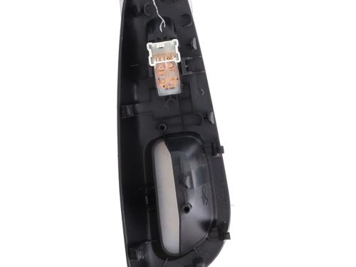 right-rear-window-switch-nissan-juke-f16_-2019-28457167 main image