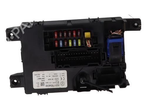 Used Fuse box FIAT GRANDE PUNTO (199_) 1.3 D Multijet (75 hp) 29300775