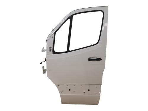 Used Left front door MERCEDES-BENZ SPRINTER 3,5-t Van (B907, B910) 315 CDI RWD (907.631, 907.633, 907.635, 907.637) (150 hp) 31271886