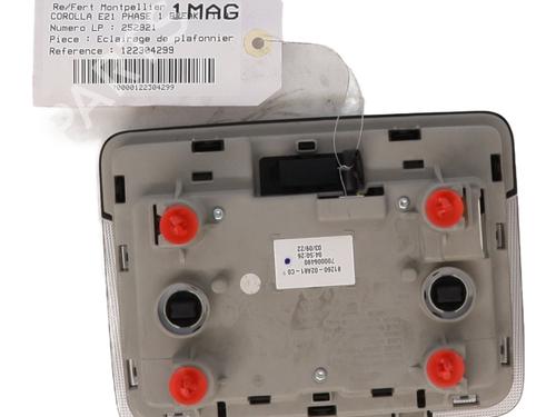 interior-roof-light-toyota-corolla-estate-_e21_-2019-37741172 main image
