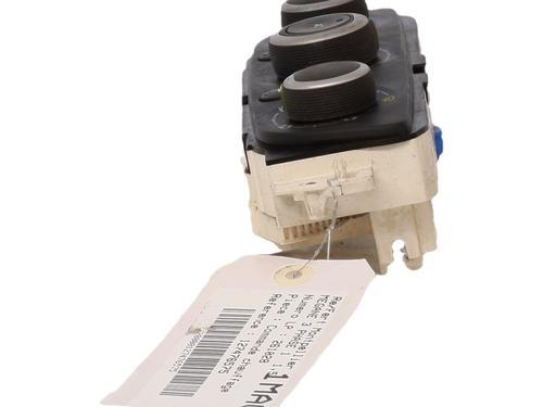 climate-control-renault-megane-iii-hatchback-bz01_-b3_-2008-36414501 main image