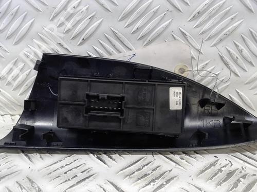 Used Right front window switch NISSAN JUKE (F15) 1.5 dCi (110 hp) 23057807