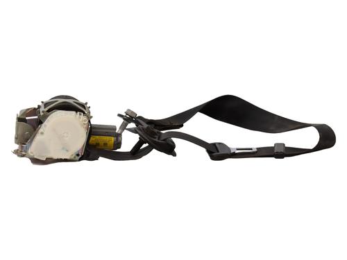 front-right-seatbelt-citroen-c4-cactus-2014-37250457 main image