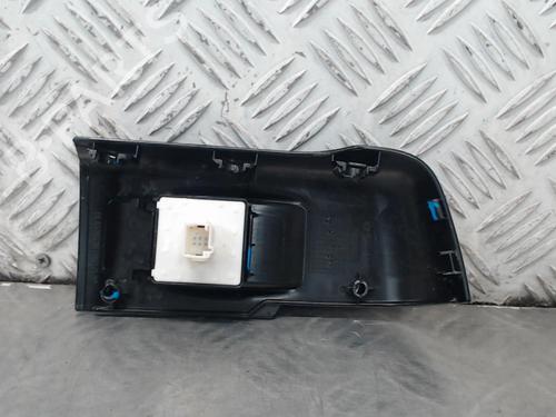 Used Left front window switch Left front window switch CITROËN C3 III (SX) 1.2 PureTech 82 (83 hp) 23834704 23834704