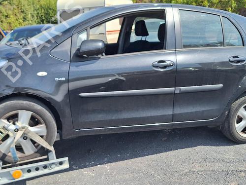 Brugte TOYOTA YARIS (_P9_) 1.4 D-4D (NLP90_, NLP90R) 4968797
