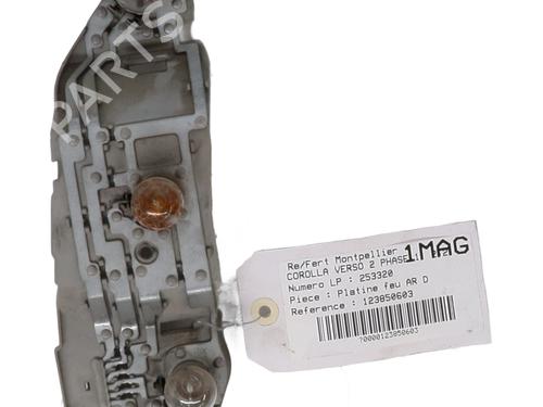 Used Lamp holder Lamp holder TOYOTA COROLLA Verso (ZER_, ZZE12_, R1_) 2.2 D-4D (AUR10_, AUR10R) (136 hp) 33934864 33934864