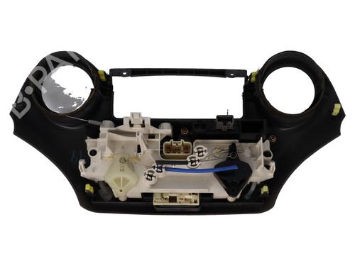 climate-control-toyota-yaris-_p1_-1999-2000-2001-2002-2003-2004-2005-34558008 main image