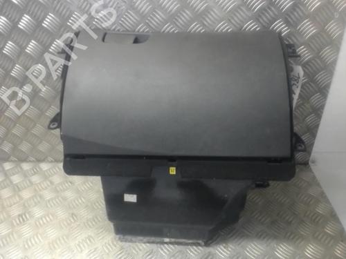 Used Glove box RENAULT MEGANE IV Hatchback (B9A/M/N_) 1.5 dCi 110 (B9A3) (110 hp) 23060527