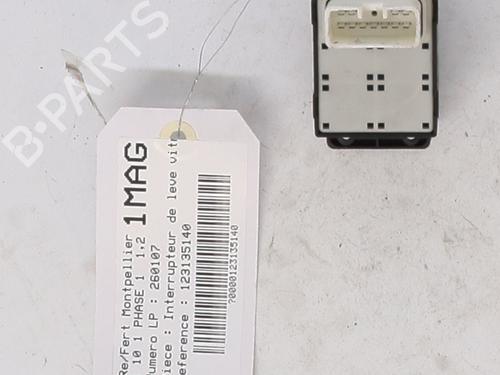 Venstre fortil elrude kontakt Venstre fortil elrude kontakt HYUNDAI i10 I (PA) 1.2 (78 hp) 33981918 33981918