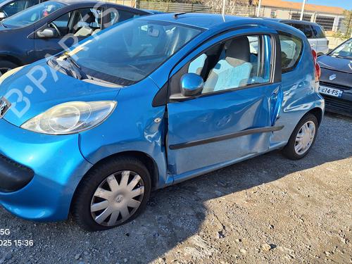 Brugte PEUGEOT 107 (PM_, PN_) 1.0 (68 hp) 4355751