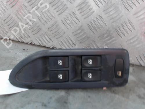 Used Left front window switch RENAULT LAGUNA II Grandtour (KG0/1_) 1.9 dCi (125 hp) 28705311