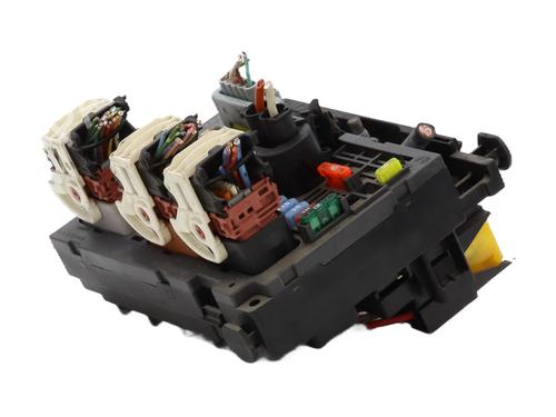 Used Fuse box PEUGEOT 5008 (0U_, 0E_) 1.6 HDi (114 hp) 31038793