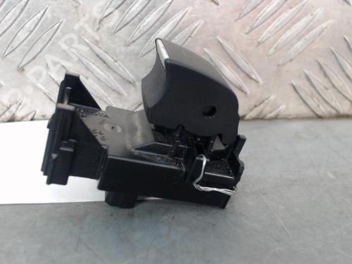 right-rear-window-switch-toyota-c-hr-_x1_-2016-23838863 main image