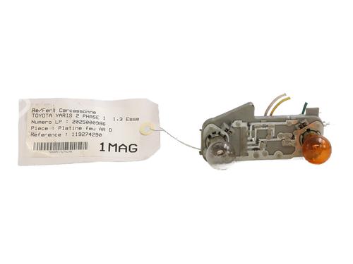 Lampeholder TOYOTA YARIS (_P9_) 1.3 VVT-i (SCP90_, SCP90R) (87 hp) 31833783