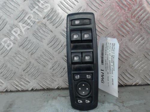 Used Left front window switch RENAULT MEGANE III Grandtour (KZ0/1) 1.5 dCi (KZ09, KZ0D, KZ1G, KZ29, KZ14, KZ1W, KZ10, KZ1F,... (110 hp) 26733140