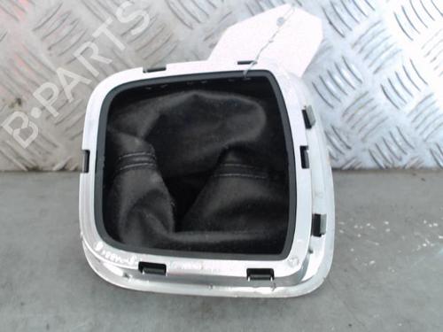 Used Shift knob Shift knob VW POLO V (6R1, 6C1) 1.2 (70 hp) 24407459 24407459