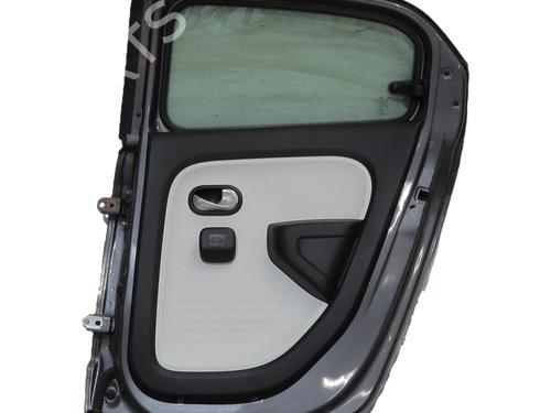 Puerta trasera derecha Puerta trasera derecha RENAULT TWINGO III (BCM_, BCA_) 1.0 SCe 65 (BCMJ) (65 hp) 37602021 37602021