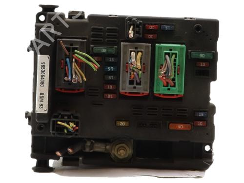 Used Fuse box Fuse box 37293637 37293637