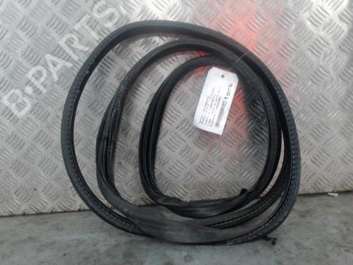 Used Rubber door seal RENAULT CLIO V (B7_) 1.5 Blue dCi 85 (B7AG) (86 hp) 26455825