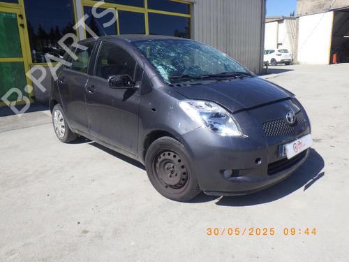 Brugte TOYOTA YARIS (_P9_) 1.3 VVT-i (SCP90_, SCP90R) (87 hp) 4403285