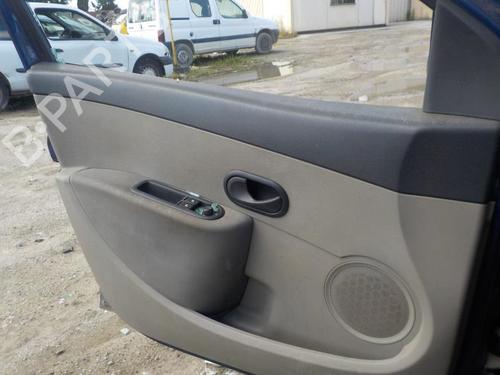 Used Right front window switch Right front window switch RENAULT CLIO III (BR0/1, CR0/1) 1.5 dCi (C/BR0G, C/BR1G) (68 hp) 23047856 23047856