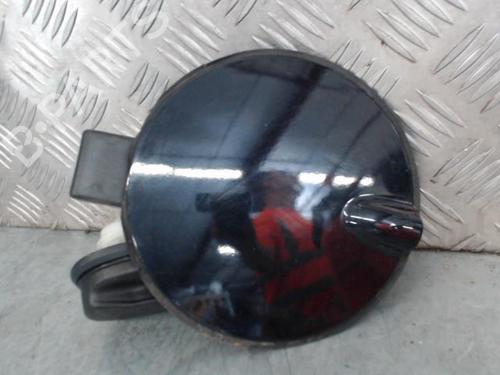 Używane Klapa wlewu paliwa OPEL CORSA D (S07) 1.4 (L08, L68) (90 hp) 23051437