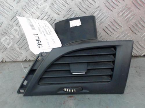 Used Air vent RENAULT MEGANE III Coupe (DZ0/1_) 1.5 dCi (DZ09, DZ0D, DZ1F, DZ1G, DZ14, DZ29) (110 hp) 25879534
