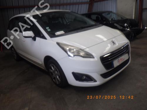 Used Right headlight PEUGEOT 5008 (0U_, 0E_) 1.6 HDi (114 hp) 30152814