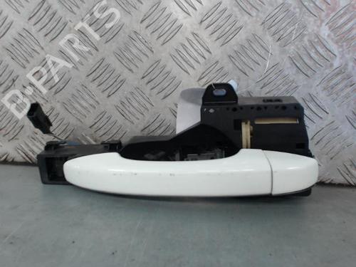 Używane Klamka zewnętrzna drzwi przednich prawych RENAULT MEGANE IV Hatchback (B9A/M/N_) 1.5 dCi 110 (B9A3) (110 hp) 29070840