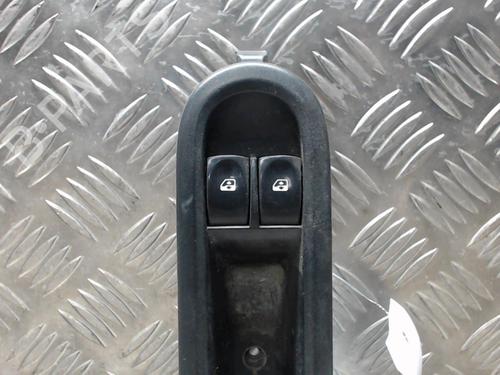 Used Left front window switch RENAULT CLIO III (BR0/1, CR0/1) 1.5 dCi (C/BR0G, C/BR1G) (68 hp) 23048428