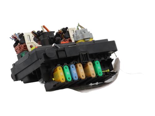 Fuse box PEUGEOT 5008 (0U_, 0E_) 1.6 HDi | BP31038793E1