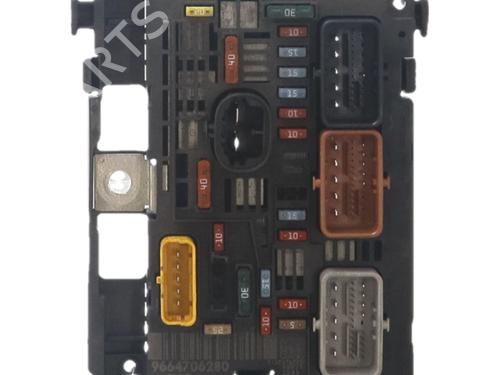 Used Fuse box Fuse box PEUGEOT 308 I (4A_, 4C_) 1.6 HDi (109 hp) 40608624 40608624