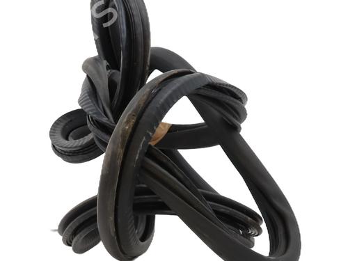 rubber-door-seal-ds-ds-7-crossback-j4_-jr_-jc_-2017-31278372 main image