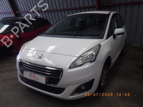 Left headlight PEUGEOT 5008 (0U_, 0E_) 1.6 HDi | BP30152815C28