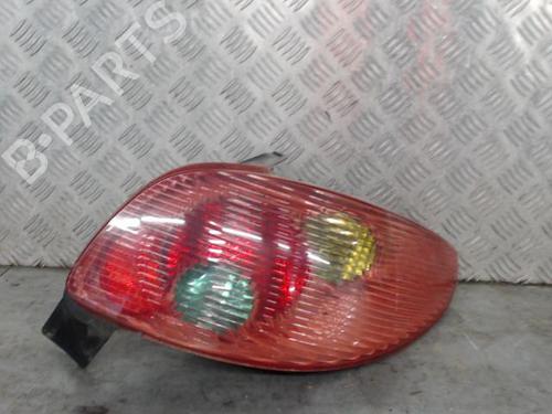 Used Right taillight PEUGEOT 206 Hatchback (2A/C) 1.1 i (60 hp) 27649527